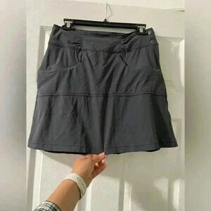 ATHLETA Skirt Skort “Hit The Trail”
(Unsure of Size-Pics W/Measurements A87